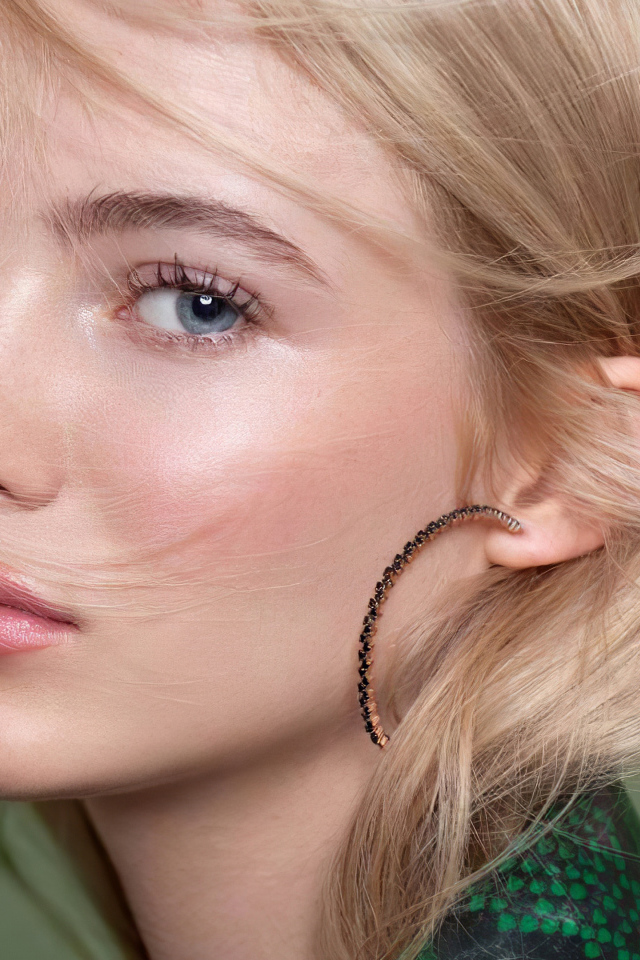 Английская актриса Фрейя Аллан лицо крупным планом