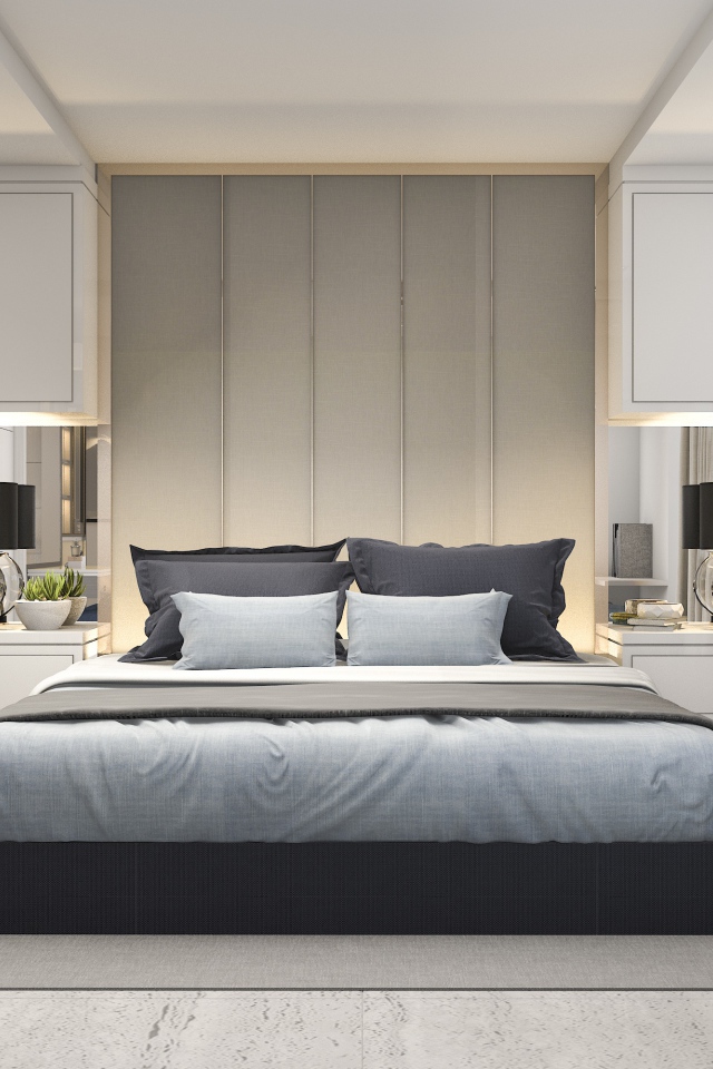 Большая двуспальная кровать в серой спальне