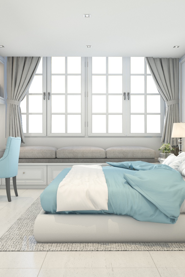 Большая спальня в серых тонах с кроватью и окнами