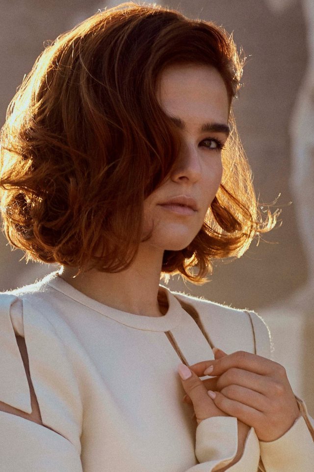 Рыжеволосая девушка, актриса Зои Дойч