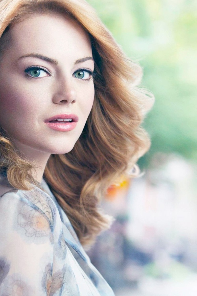 Рыжеволосая зеленоглазая девушка, актриса Эмма Стоун