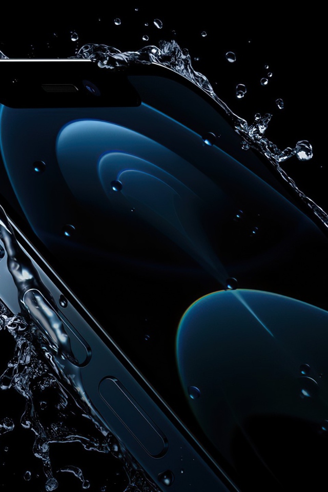 Смартфон Phone 12 Pro Max в брызгах воды