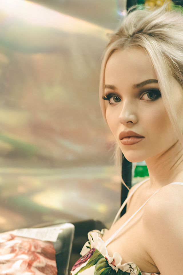 Стильная девушка, актриса Дав Кэмерон 