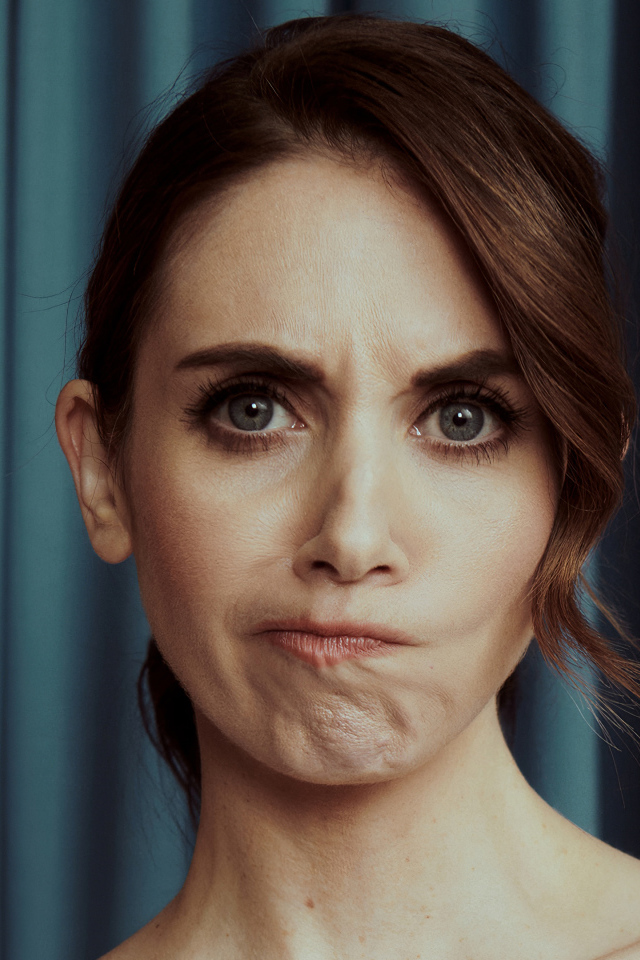 Недовольное лицо актрисы Элисон Бри 