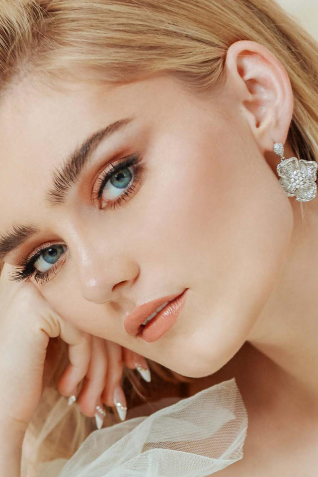 Молодая голубоглазая актриса Мэг Доннелли