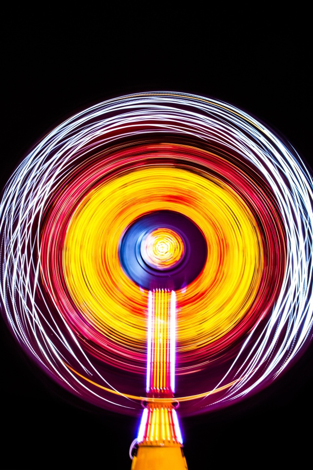 Разноцветное абстрактное пятно на черном фоне