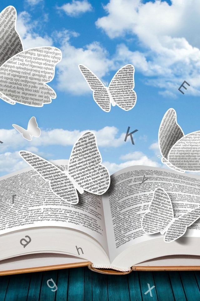 Бумажные бабочки и буквы над книгой 