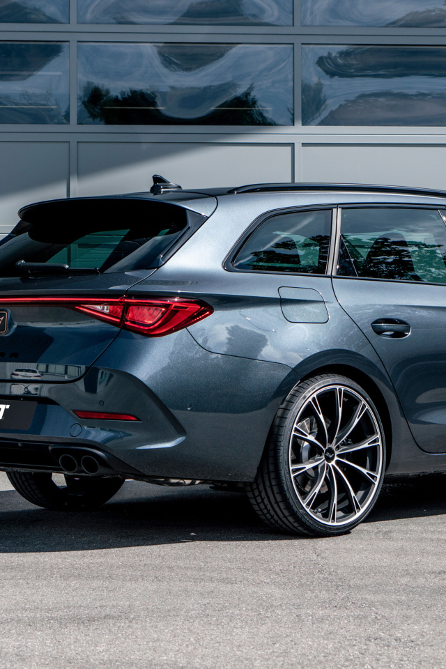 Автомобиль ABT Cupra León Sportstourer 2021 года вид сзади