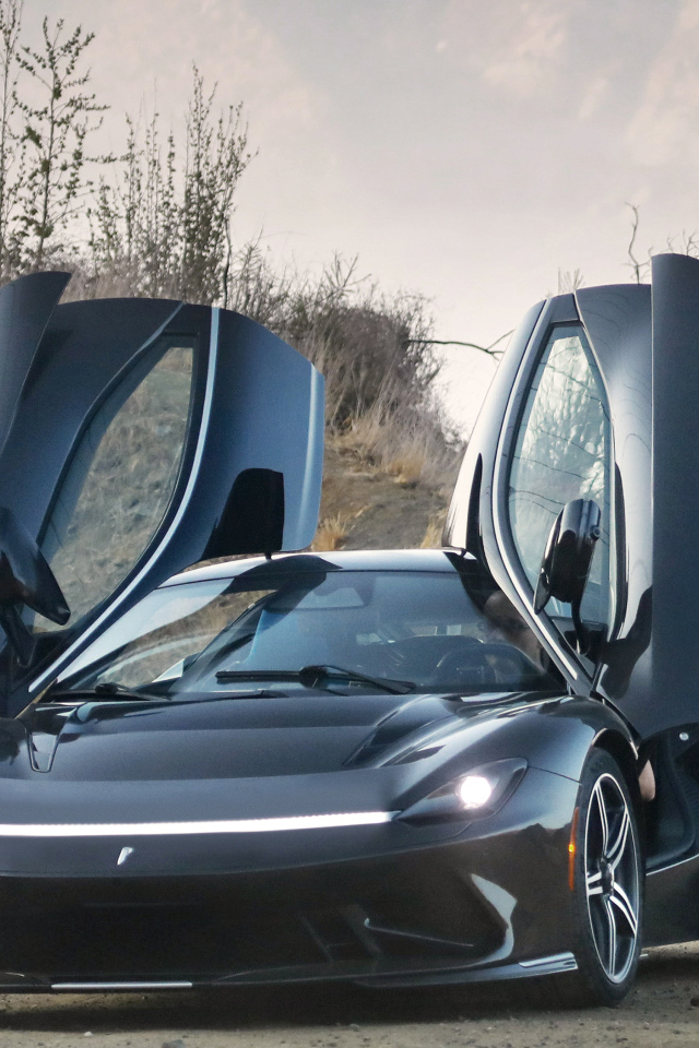 Автомобиль Pininfarina Battista, 2022 года с открытыми дверями