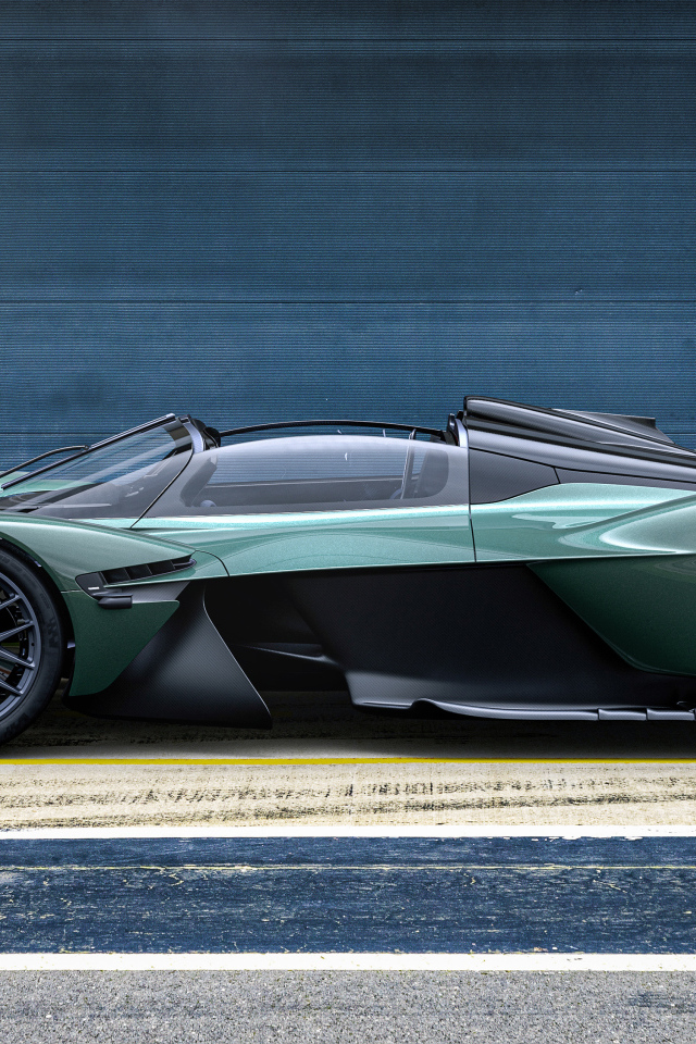Кабриолет Aston Martin Valkyrie Spyder 2021 года вид сбоку