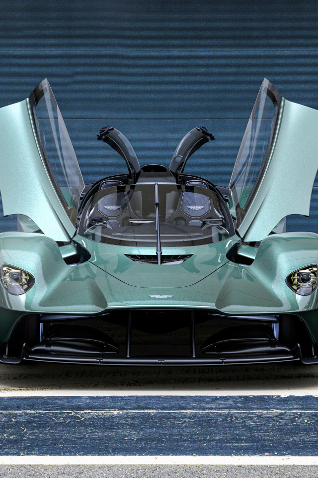 Автомобиль Aston Martin Valkyrie Spyder 2021 года с открытыми дверями