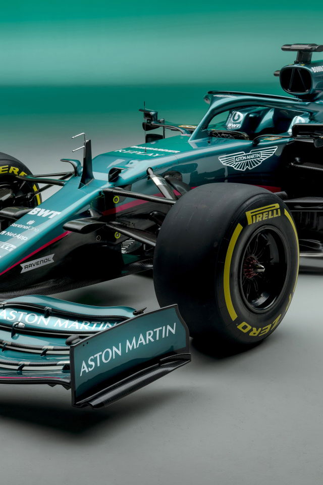 Гоночный Aston Martin AMR21 2021 F1 Car на зеленом фоне