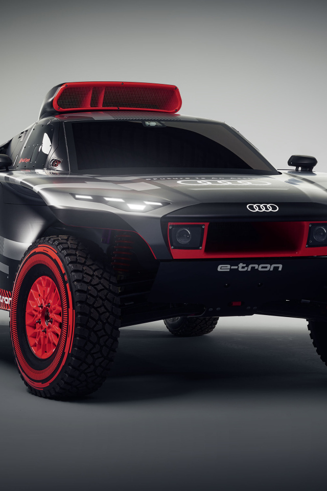 Гоночный внедорожник Audi RS Q E-Tron 2022 года вид спереди