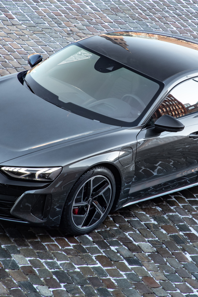 Красивый автомобиль  Audi RS E-Tron GT 2021 года