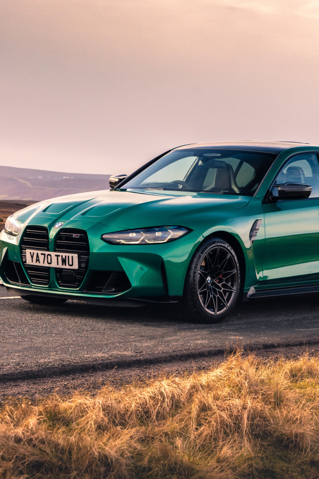 Автомобиль BMW M3 Competition 2021 года на дороге