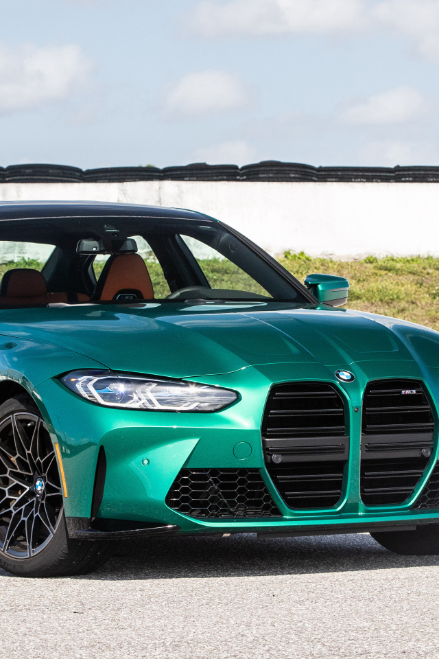 Автомобиль BMW M3, 2021 года в лучах солнца