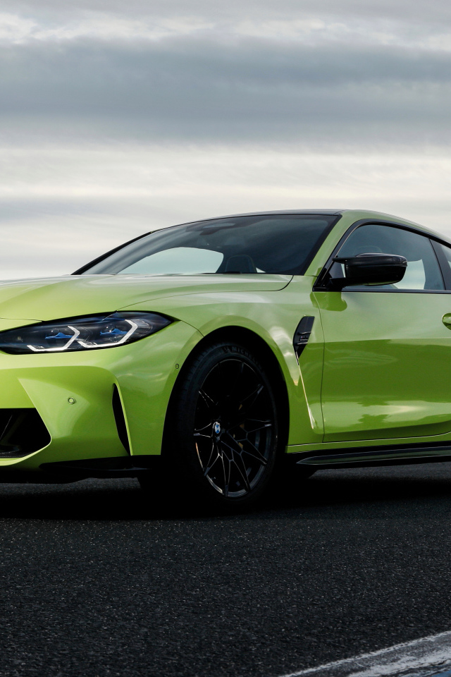 Автомобиль BMW M4 Competition 2021 года вид спереди