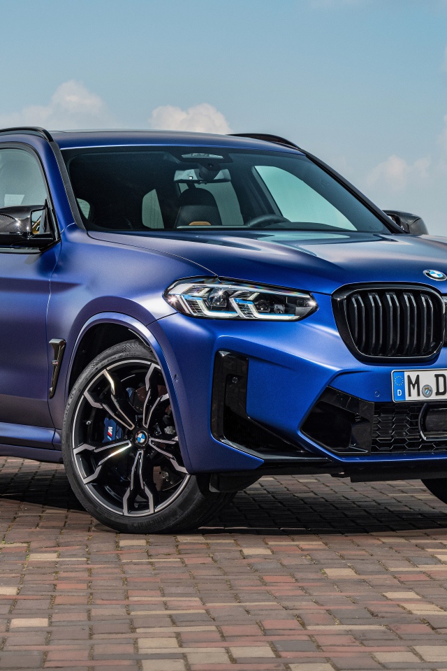 Синий автомобиль BMW X3 M Competition 2021 года