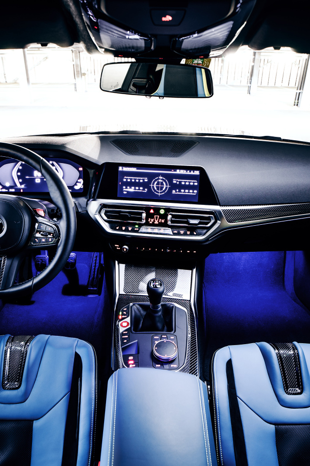 Кожаный салон автомобиля BMW M4 Coupé