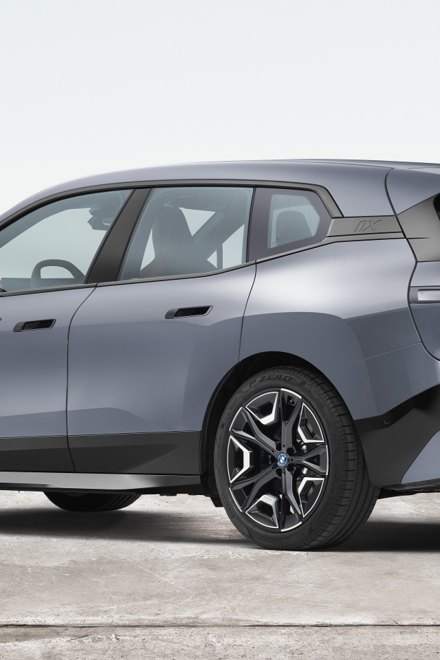 Внедорожник BMW IX XDrive50 Sport 2021  года на белом фоне