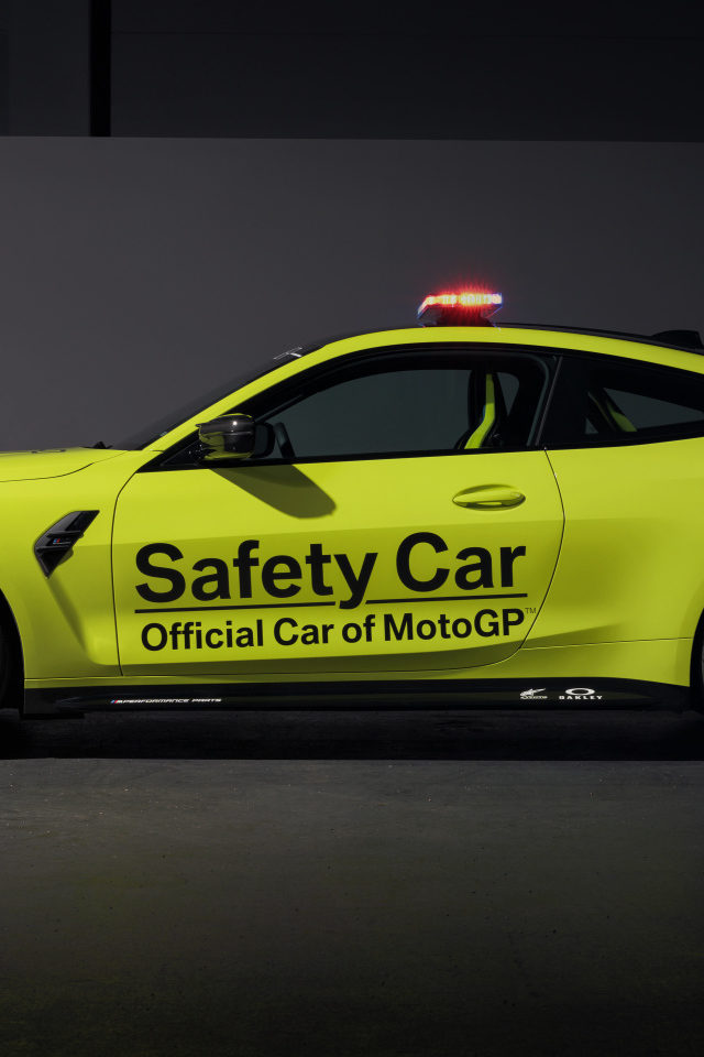 Спортивный автомобиль BMW M4 Competition MotoGP Safety Car 2021 года