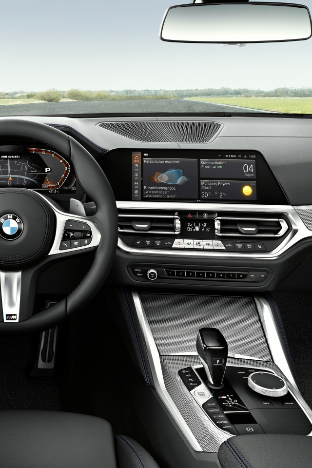 Черный салон автомобиля BMW M440i XDrive Gran Coupé 2021 года