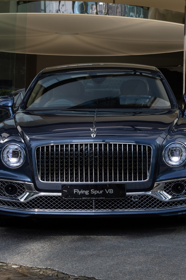 Автомобиль Bentley Flying Spur V8 First Edition 2021 года вид спереди