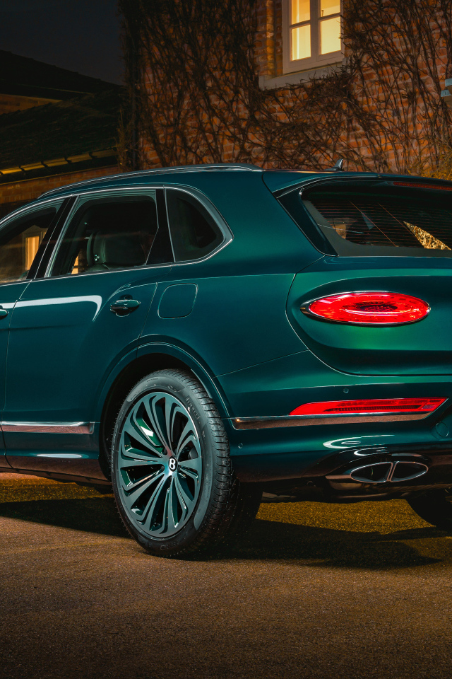 Внедорожник Bentley Mulliner Bentayga Hybrid 2021 года