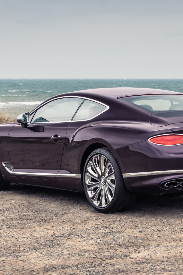 Автомобиль Bentley Continental GT Mulliner вид сзади