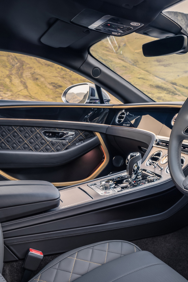 Кожаный салон автомобиля Bentley Continental GT Mulliner