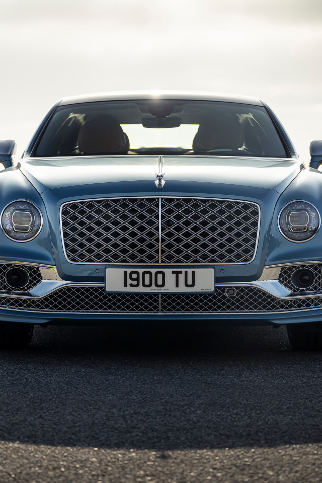 Стильный автомобиль Bentley Flying Spur Mulliner 2021  года вид спереди