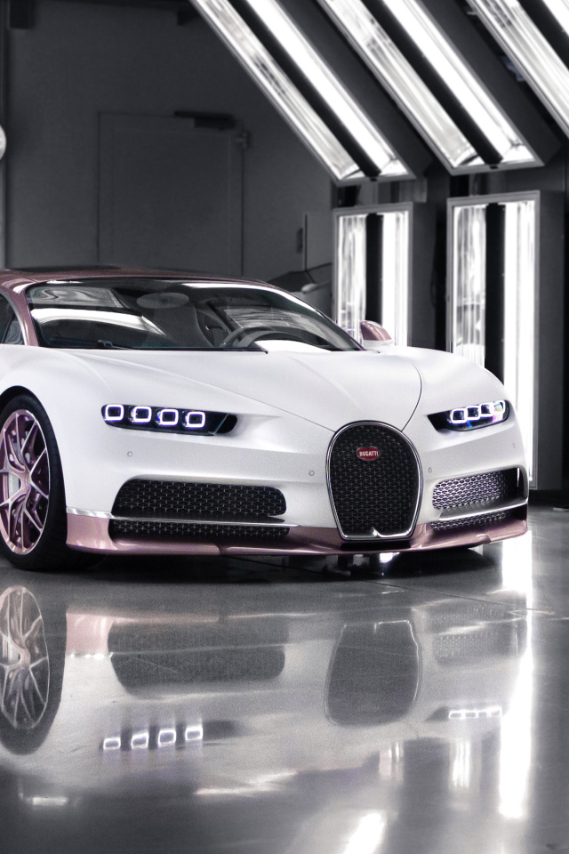 Автомобиль Bugatti Chiron, 2021 года в гараже