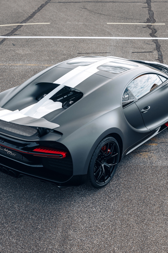 Спортивный Bugatti Chiron вид сверху