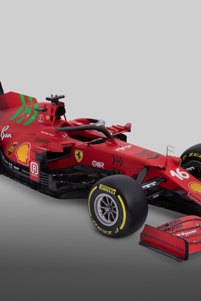 Гоночный болид Ferrari SF21 2021 года на сером фоне
