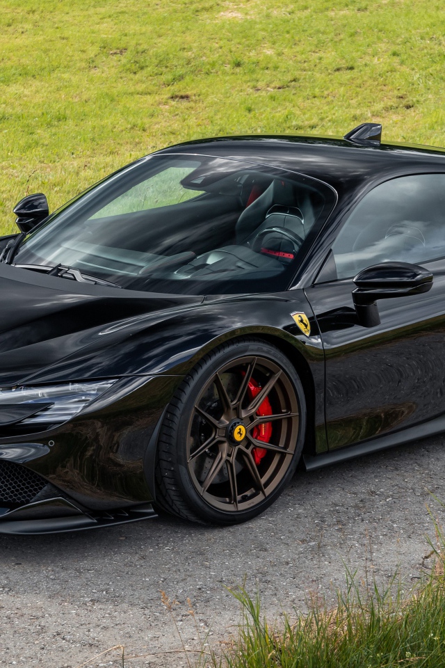 Черный быстрый автомобиль Novitec Ferrari SF90 Stradale 2021 года 