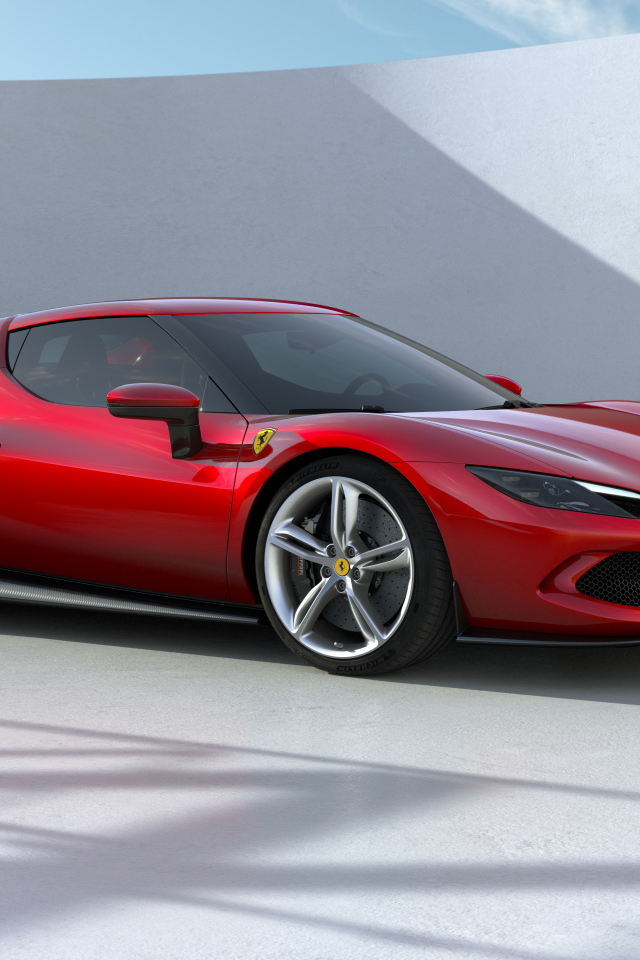 Красный спортивный автомобиль Ferrari 296 GTB 2022 года