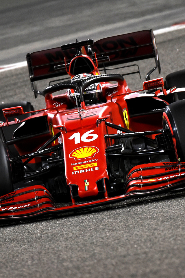 Дорогой гоночный автомобиль Ferrari SF21,  2021 года