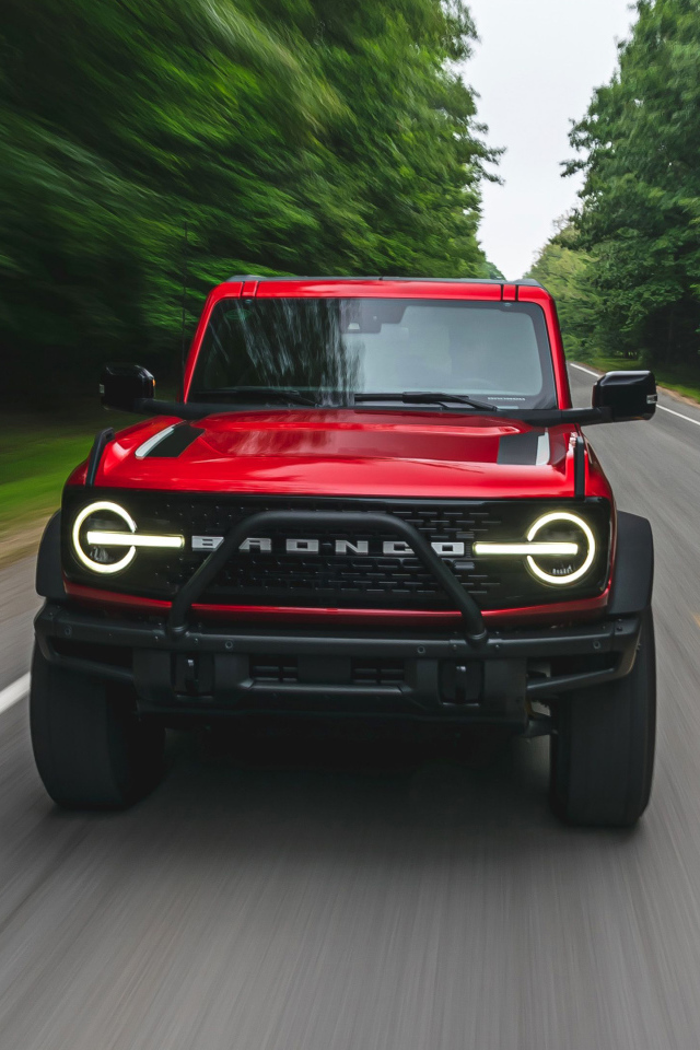 Красный внедорожник Ford Bronco 2-Door, 2021 года 