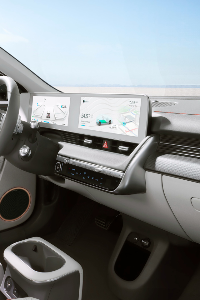 Салон автомобиля Hyundai IONIQ 5 2021 года