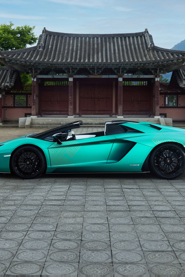 Спортивный кабриолет Lamborghini Aventador S, 2021 года