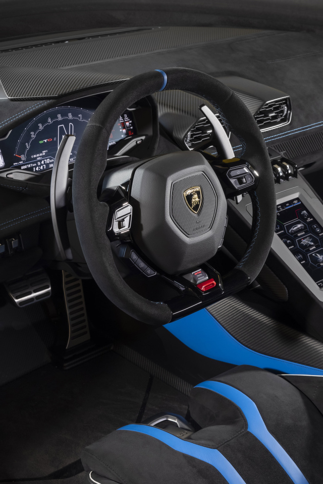 Салон автомобиля Lamborghini Huracán STO 2021 года черного цвета