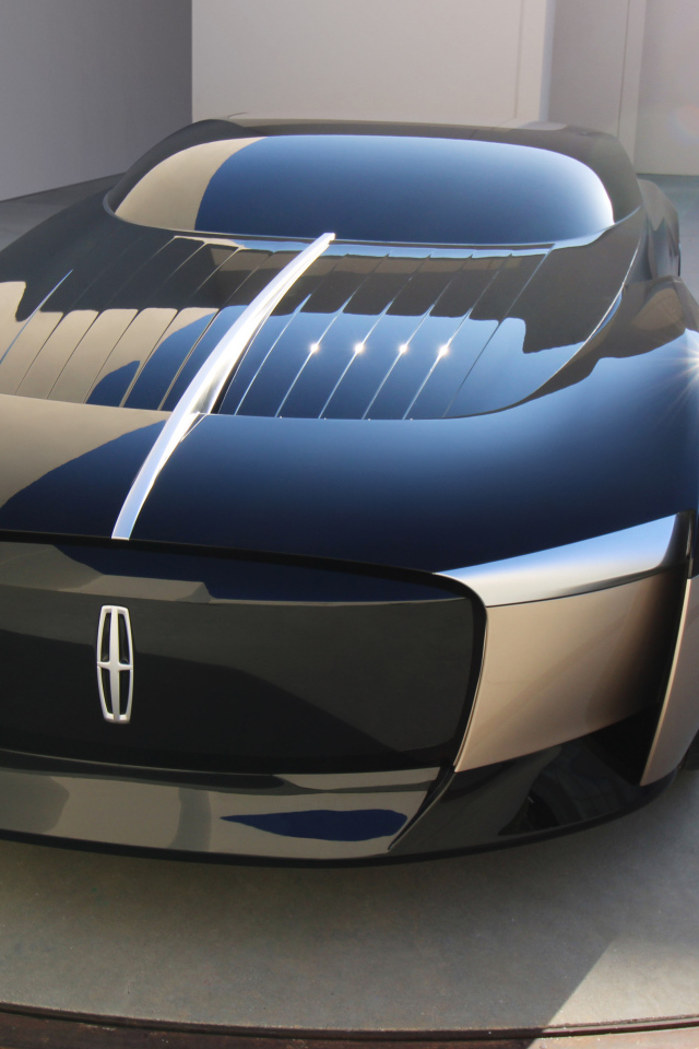 Автомобиль Lincoln Anniversary Concept 2021 года вид спереди