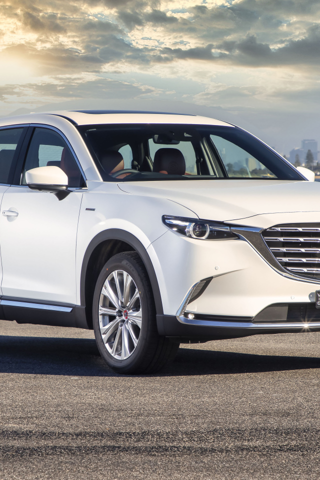 Белый внедорожник Mazda CX-9 100th Anniversary 2021 года