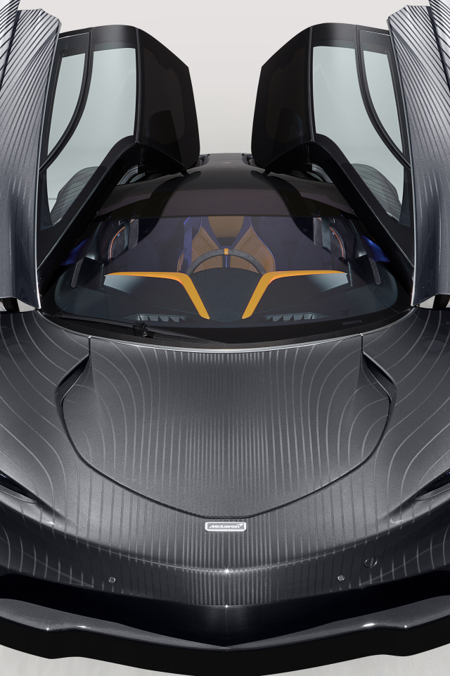 Автомобиль McLaren MSO, 2021 года на белом фоне