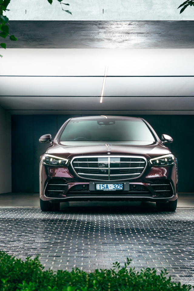 Автомобиль Mercedes-Benz S 450 Lang 4MATIC AMG Line 2021 года в гараже