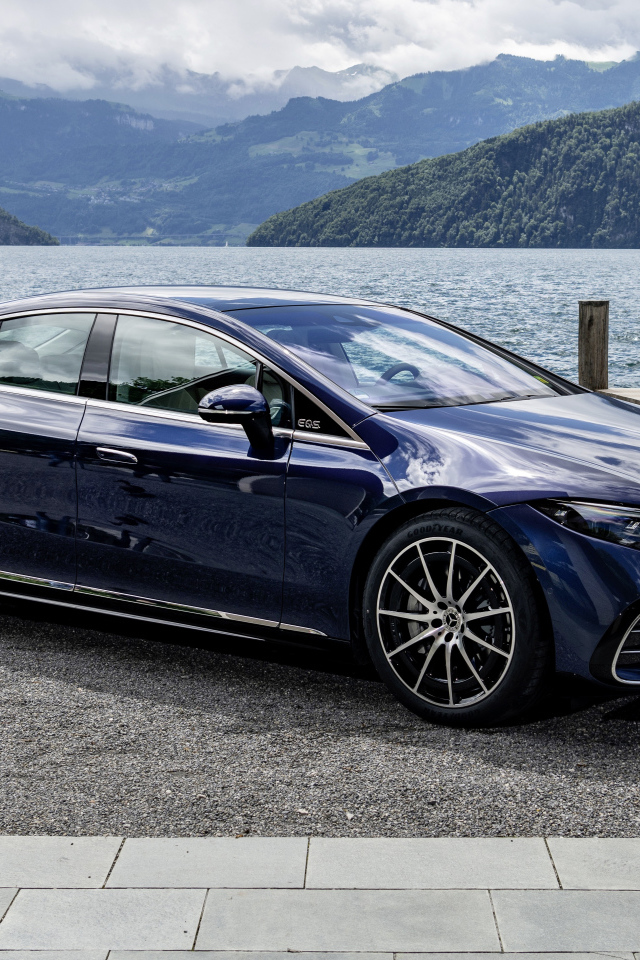 Дорогой автомобиль бизнес класса Mercedes-Benz EQS 450+ AMG Line 2021 года