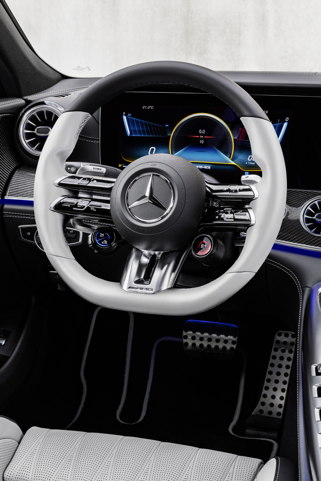 Салон автомобиля Mercedes-AMG GT 53, 2021 года