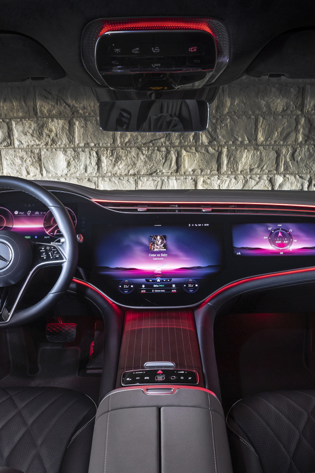 Салон автомобиля Mercedes-Benz EQS 580 4MATIC 2021 года