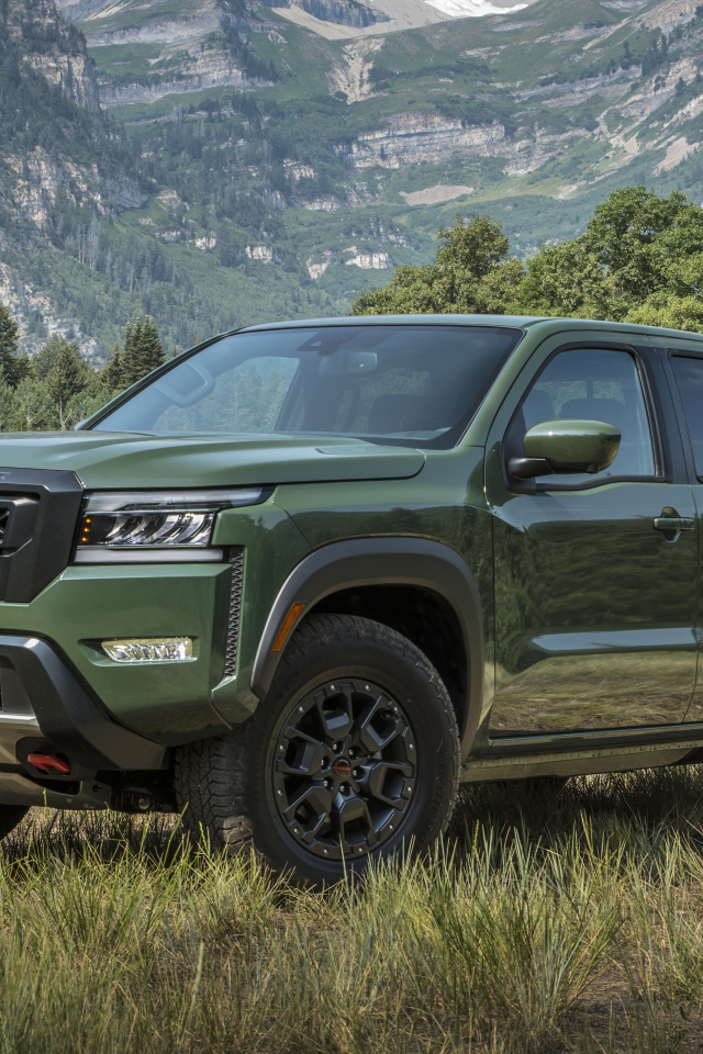 Внедорожник Nissan Frontier Pro-4X, 2022 года в горах