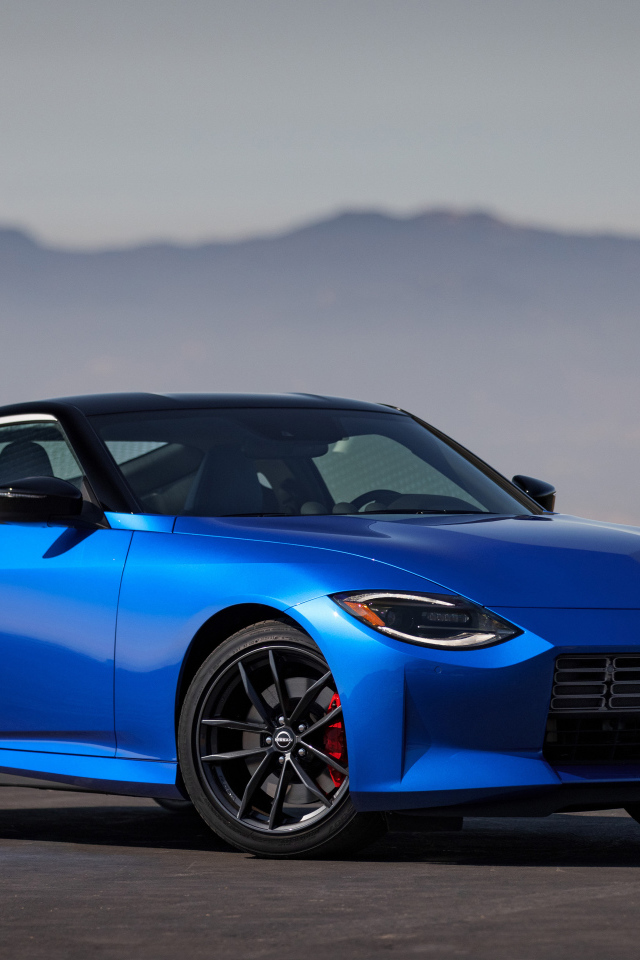 Автомобиль Nissan Z, 2023 года синего цвета